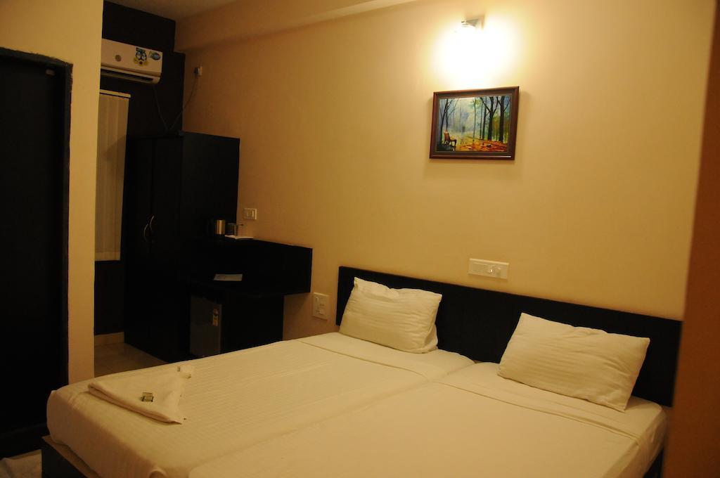 Hotel Sri Krishna Residency Udupi Szoba fotó