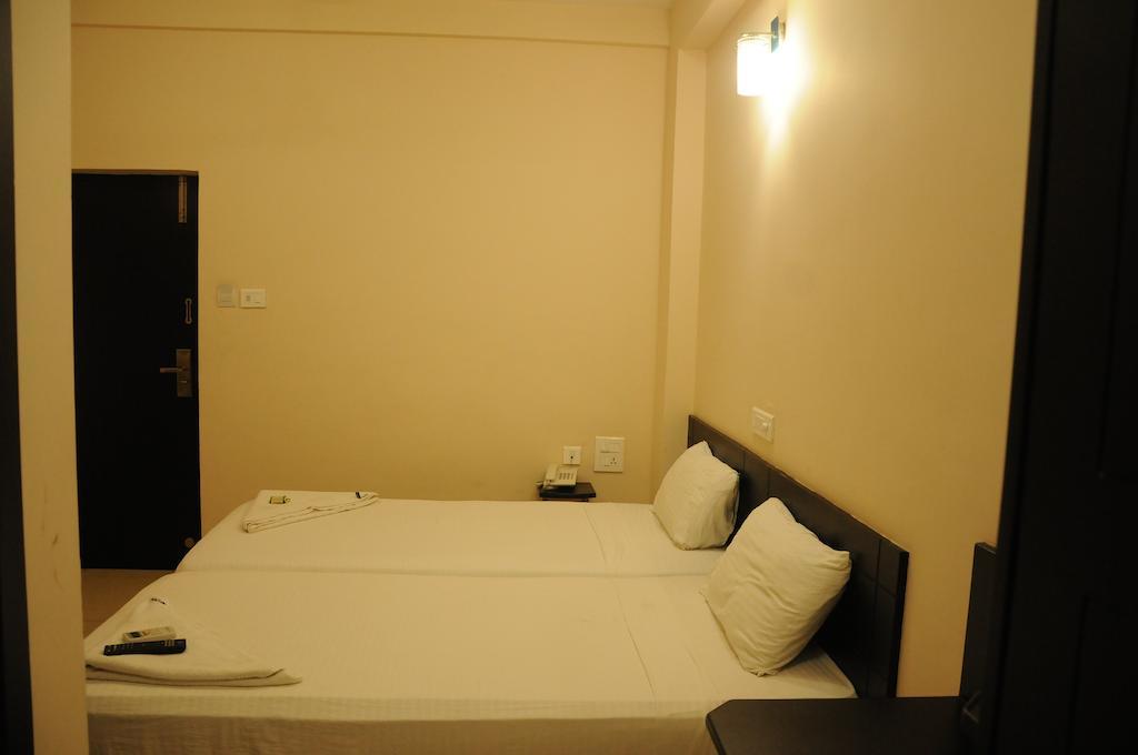 Hotel Sri Krishna Residency Udupi Szoba fotó
